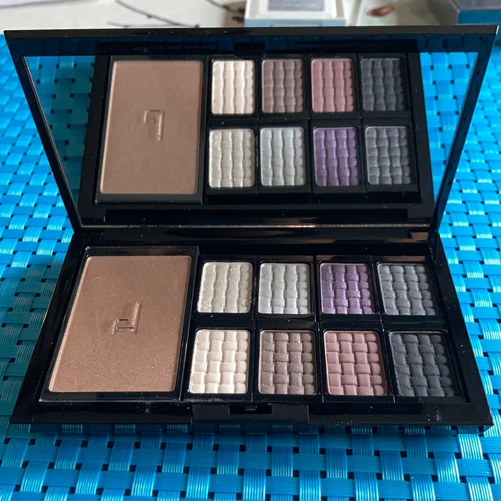 Doucce magnetic FREEMATIC EYESHADOW PRO PALETTE